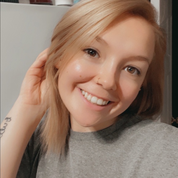 Meet your Posher, Hannah - Picture 1 of 1